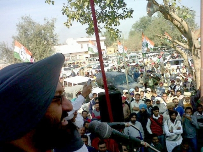 Jassi Khangura Addressing the crowd at Mullanpur sub-office.