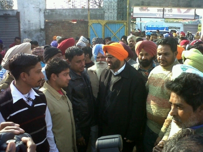 Jassi with Congress Supporters - Sidhwan Bet