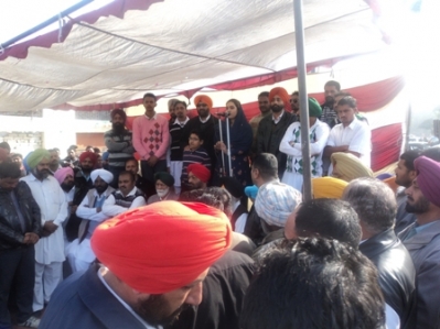 Jassi's daugther addressing crowd -Sidhwan Bet